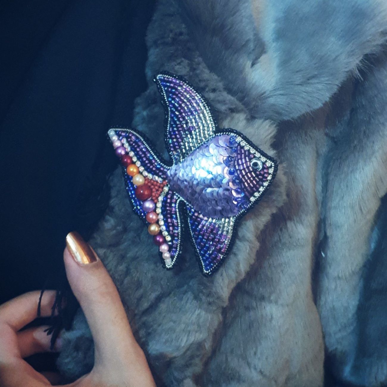 Handgemaakte broche visontwerp – Purper
