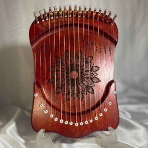 Harika 16-snarige mahonie lier harp, mandala gegraveerde melodie
