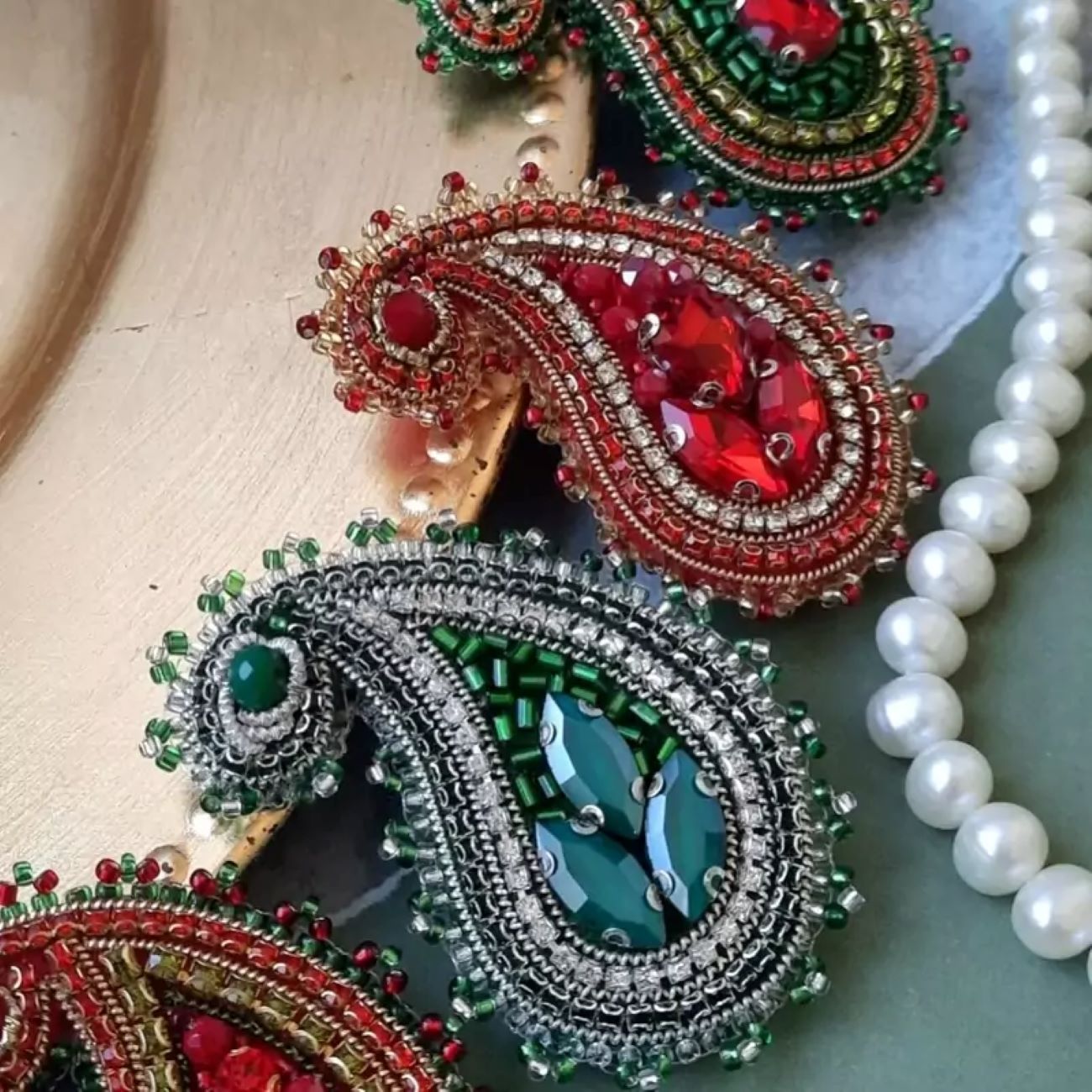 Traditionele Termeh Broche – Boteh Jeghe Design