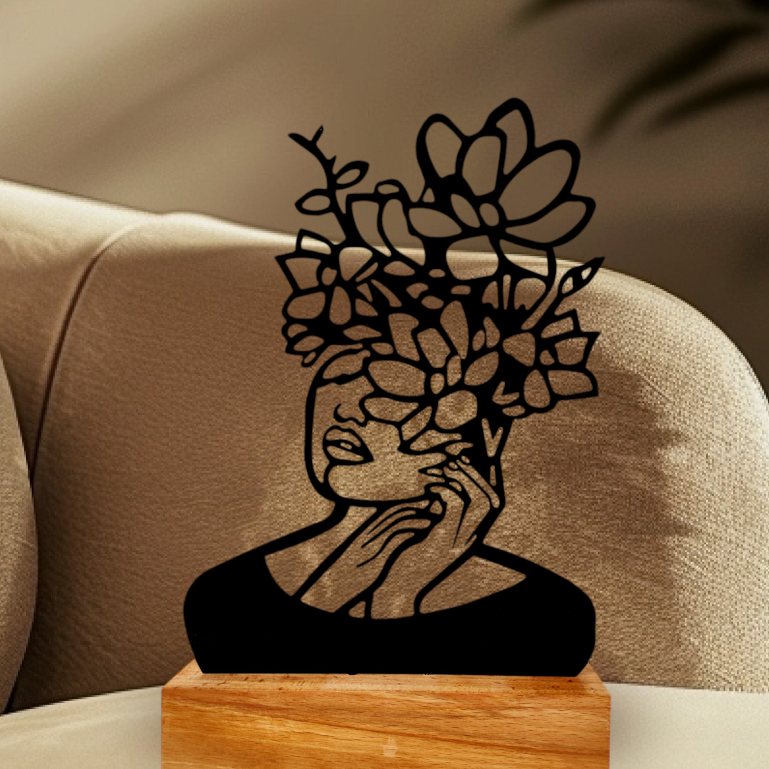 Minimalistische metalen kubistische vrouwengezichtsculptuur
