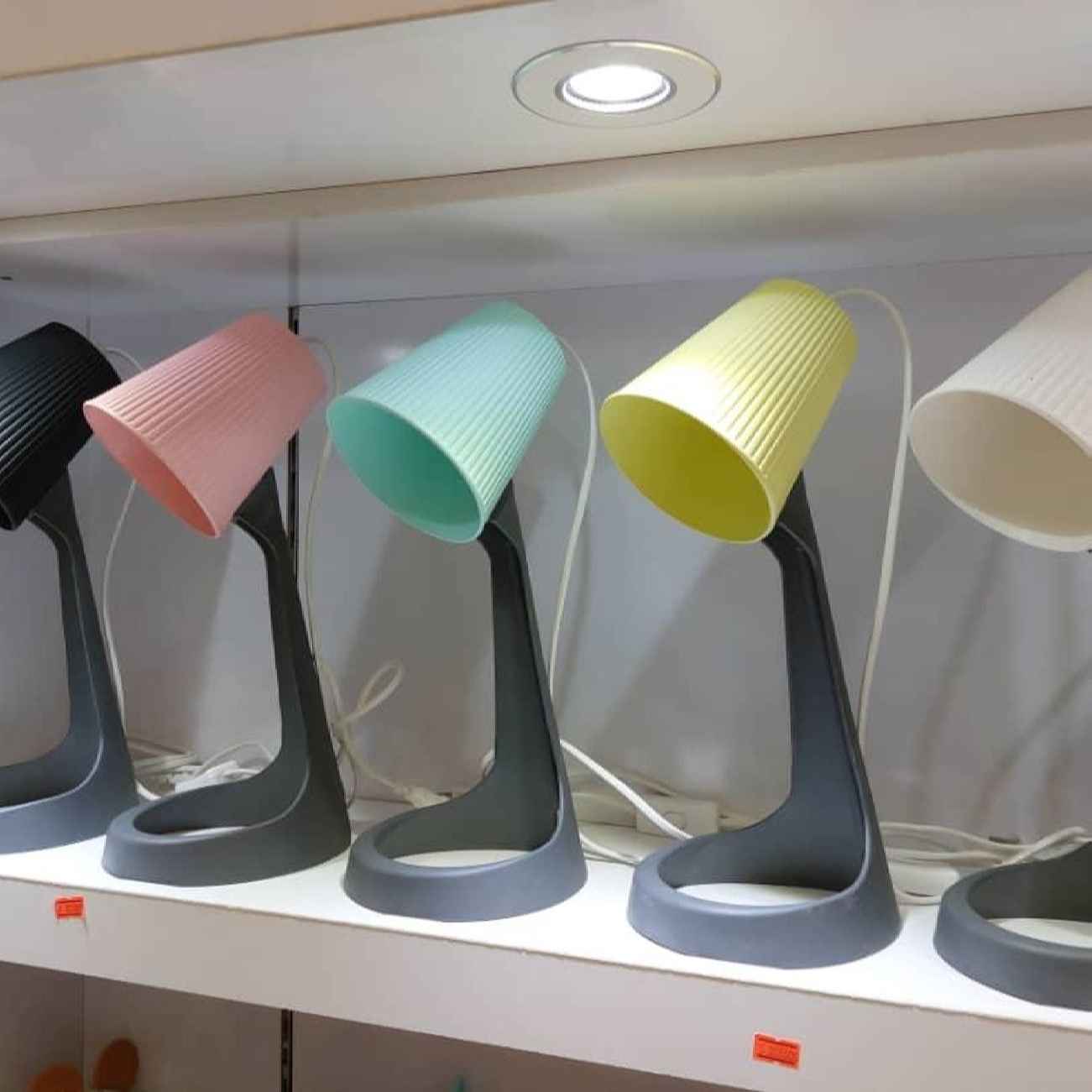 Plastic Bureaulamp – Lineair Licht Het Gestreepte