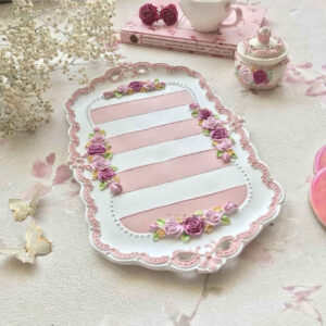 Polyresin Dienblad – Delicaat Bloemen & Golvende Rand Ontwerp