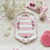 Polyresin Dienblad – Delicaat Bloemen & Golvende Rand Ontwerp