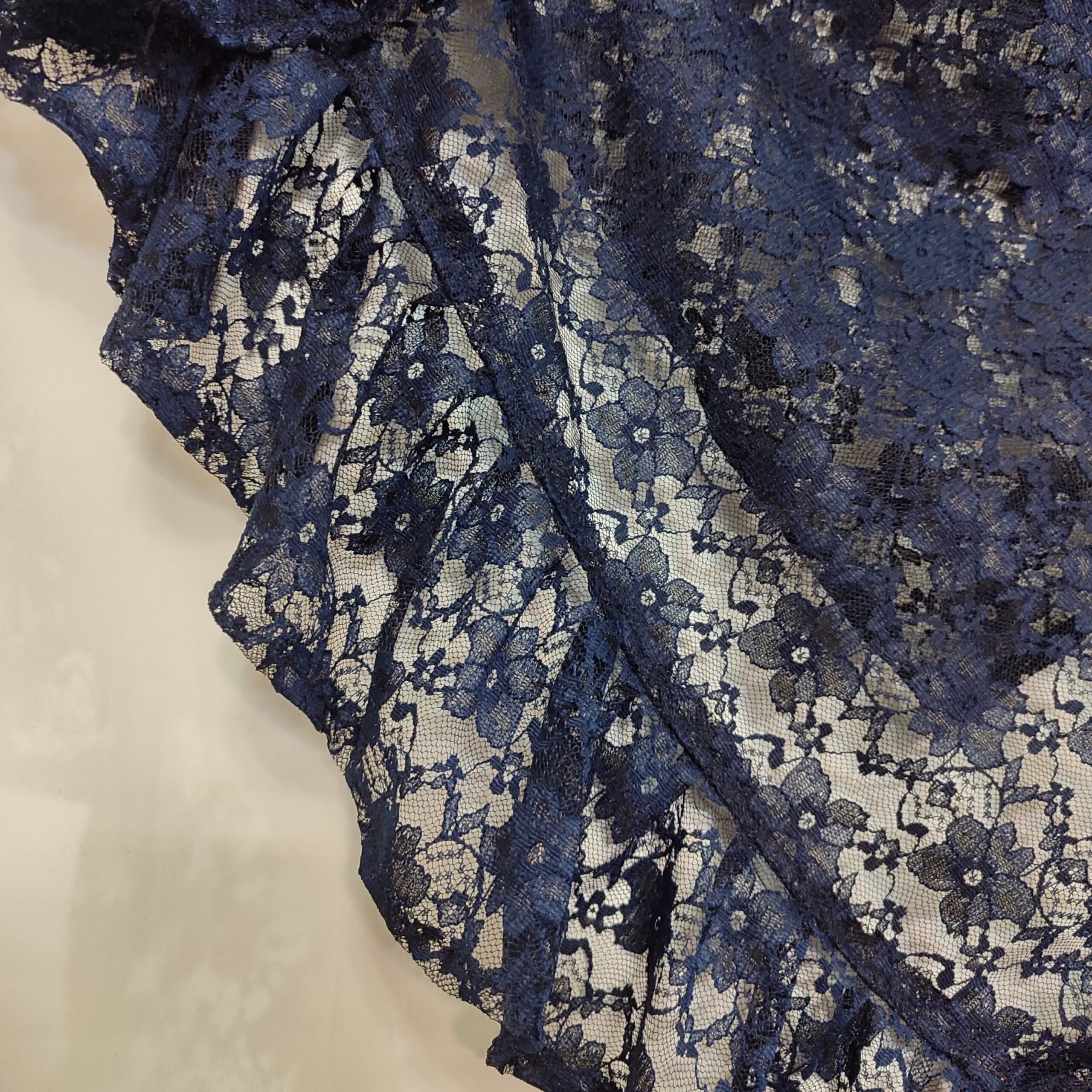Elegante Navy Blauwe Sjaal – Kant met Bloemenpatroon