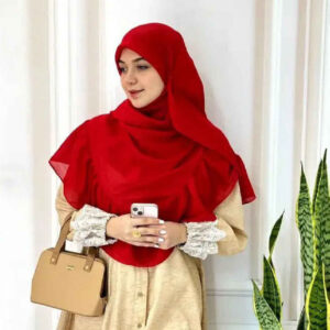 Rode Driehoekige Sjaal – Geplooid Chiffon