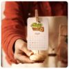 De houten bureaukalender voor het jaar 1404, stijlvol & schattig