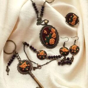 Geborduurd Sieradenset Rood – Inclusief Haarclips