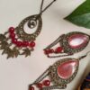 Traditionele Ketting en Oorbellen Set met Hars Ontwerp