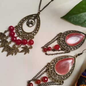 Traditionele Ketting en Oorbellen Set met Hars Ontwerp