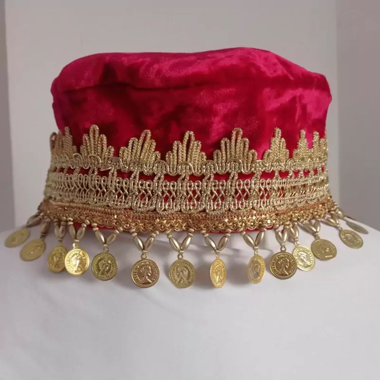 Etnische Meisjeshoed met Muntenborduurwerk