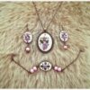 Unieke geborduurde armband- en ketting- & oorsieradenset voor een chique look