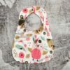 Baby slab bosdier met veer- en bloemdetail Wit