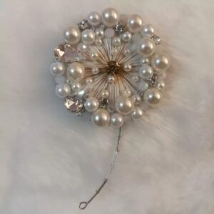 Handgeborduurde Broche – Tand