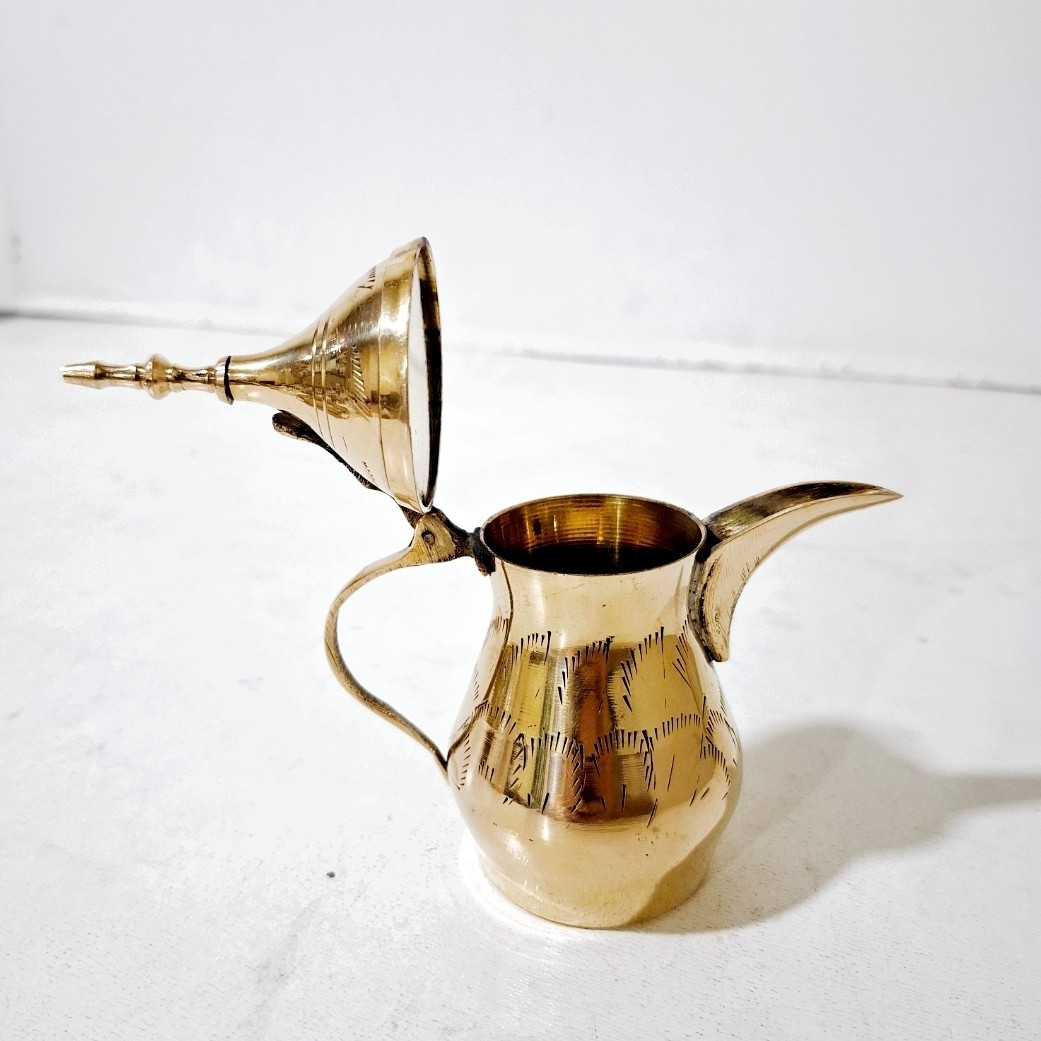 Authentieke Messing Dallah Koffiepot – Arabische Koffiekan & Tafeldecoratie