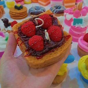 Novelty Kaars Toast met Nutella & Aardbei