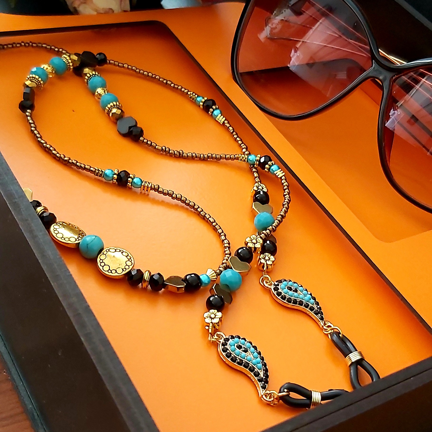 Gekralen Brillenketting – Blauw Perzisch Design