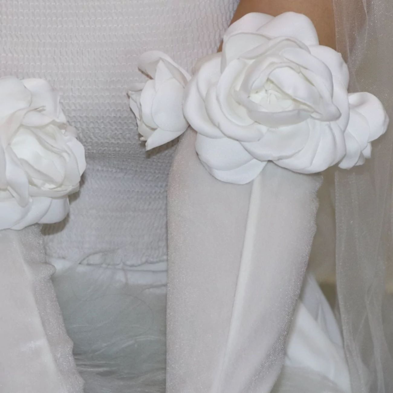 Bruids Handschoenen met Satijnen Bloemen (Wit)