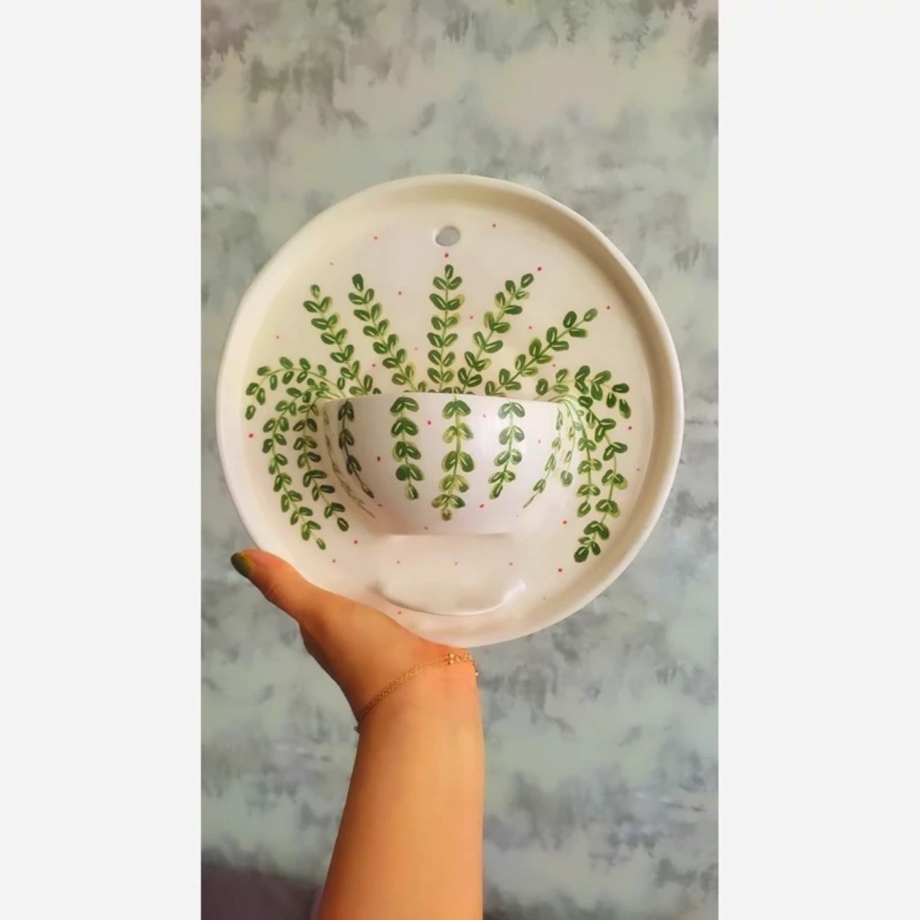 Keramische wandplantenbak | elegant bladmotief pot