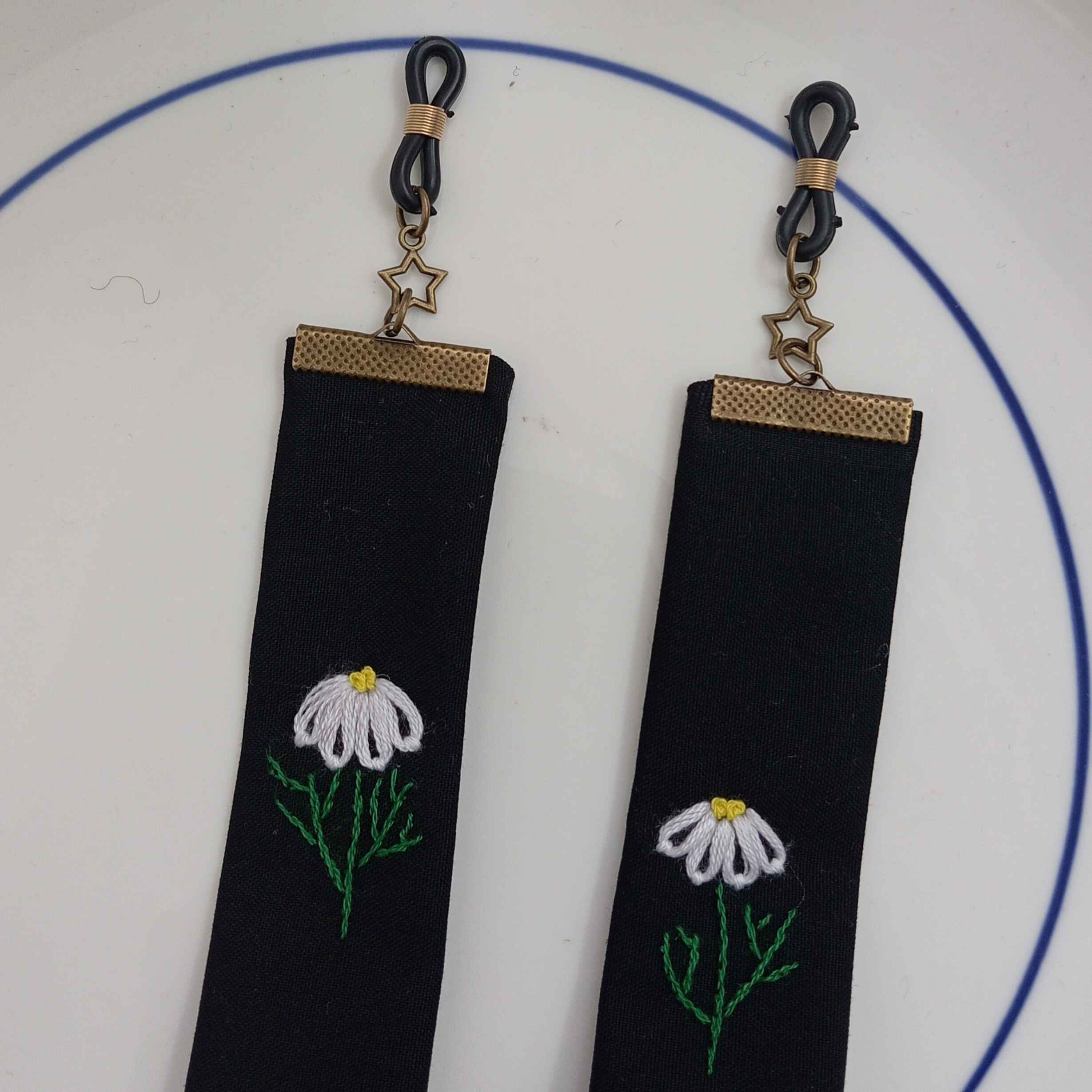 Brillenkoord – Geborduurd Zwart met Bloemen