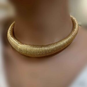 Goudvergulde Choker Ketting met Flexibel Veerontwerp – Minimalistisch & Elegant Perfect voor Feest