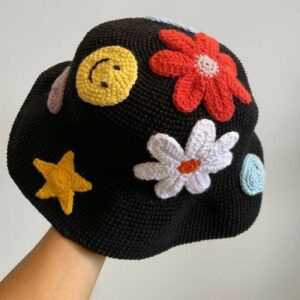 Handgemaakte Gehaakte Bucket Hat – Zwart met Bloemen