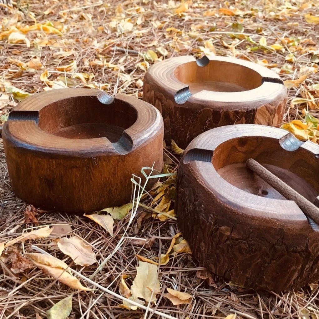 Handgemaakte Log Asbak – Rustiek Hout
