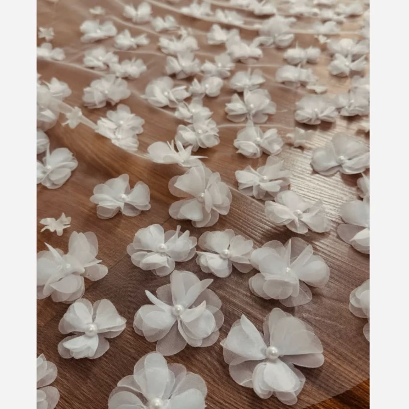 Handgemaakte Bruidsluier met Geborduurde Bloemen – 150 cm