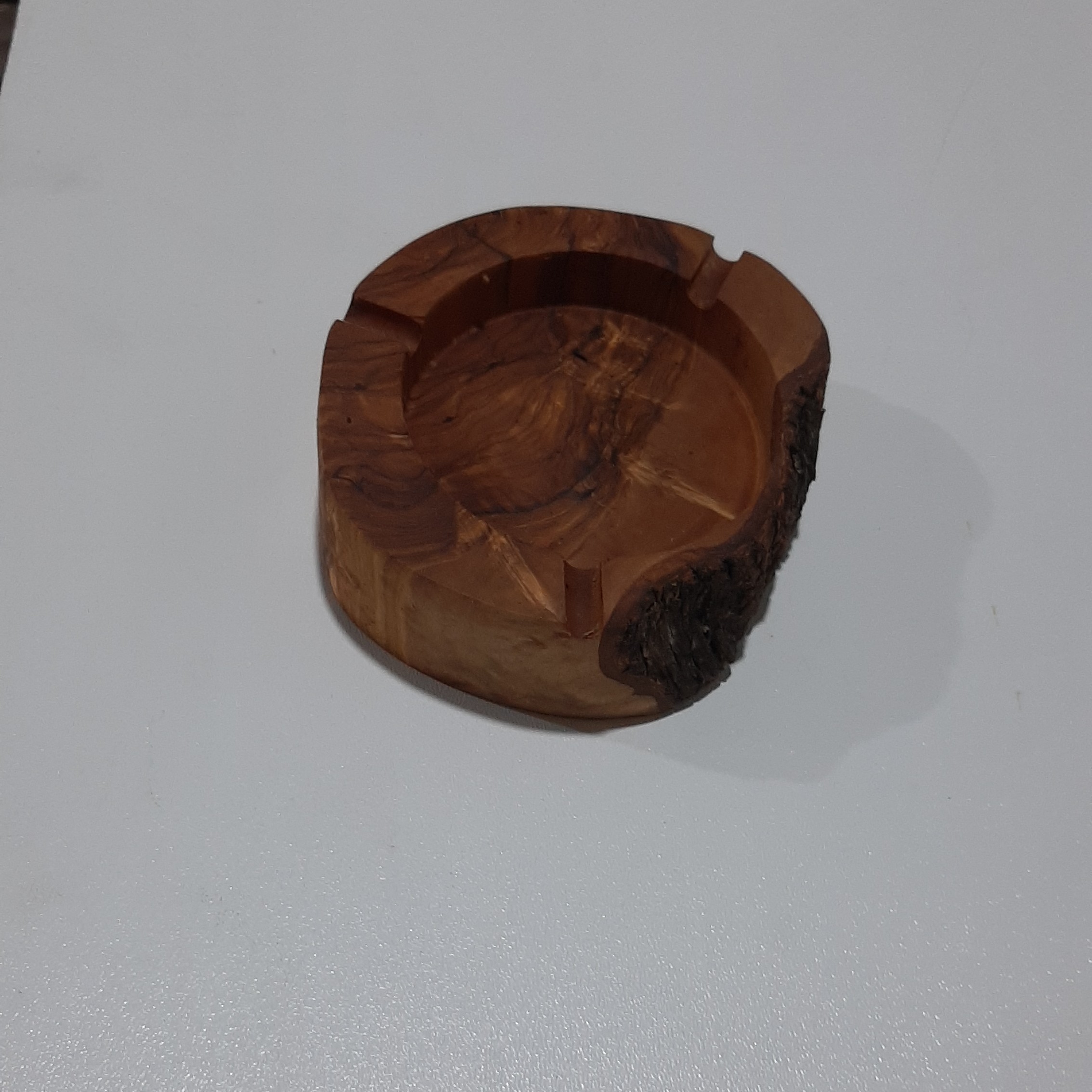 Rustieke Olijfhouten Asbak – Log Stijl