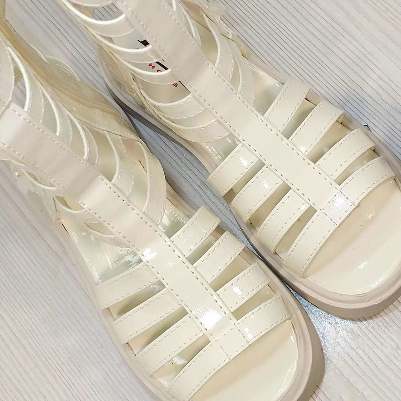 Zomersandalen voor Meisjes – Crème Kunstleer – Met Sluiting