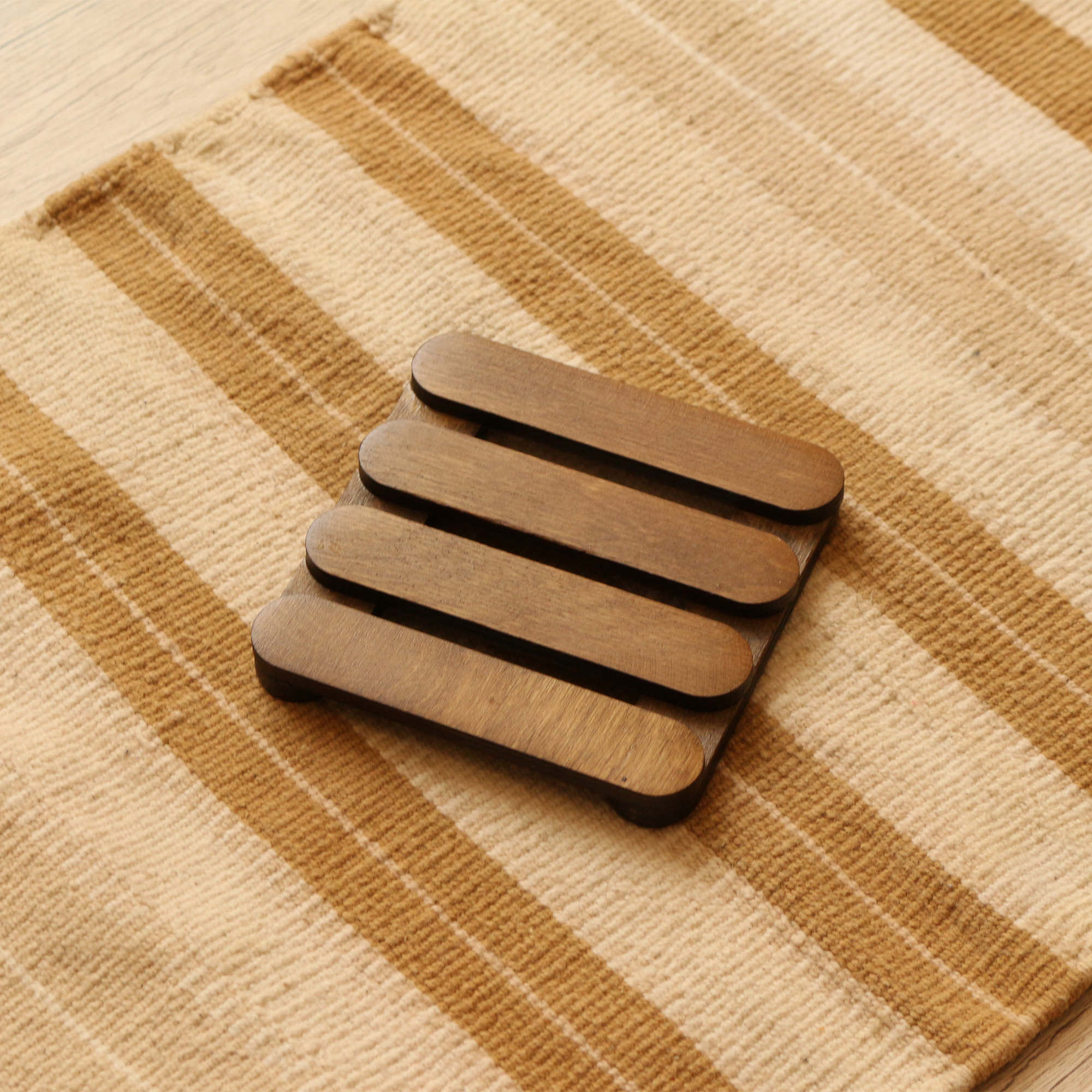 Pallet Geïnspireerde Houten Onderzetters 6-pack – Trendy Tafelaccessoire voor Salontafels