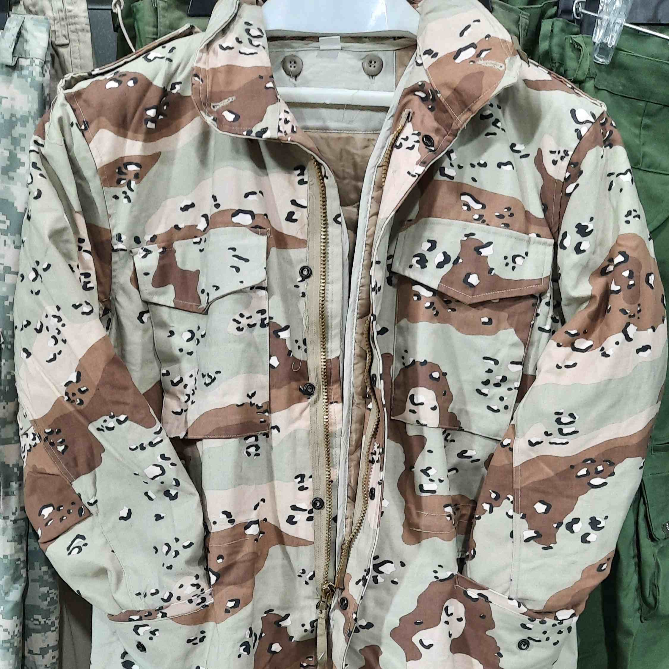 Militair camouflage jasje – Khaki digitaal patroon