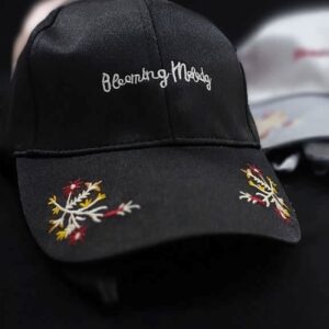 Zwarte Satijnen Baseballpet – Geborduurd