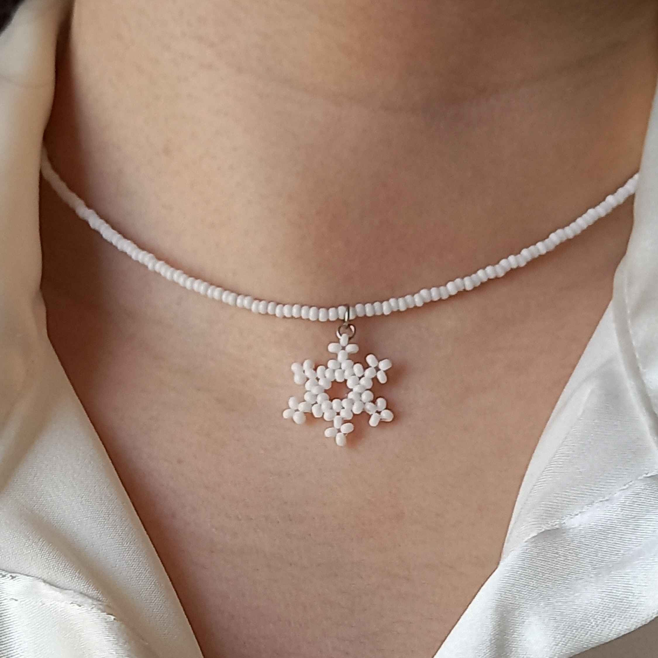 Sneeuwvlok Kralen Choker – Handgemaakt Minimalistisch