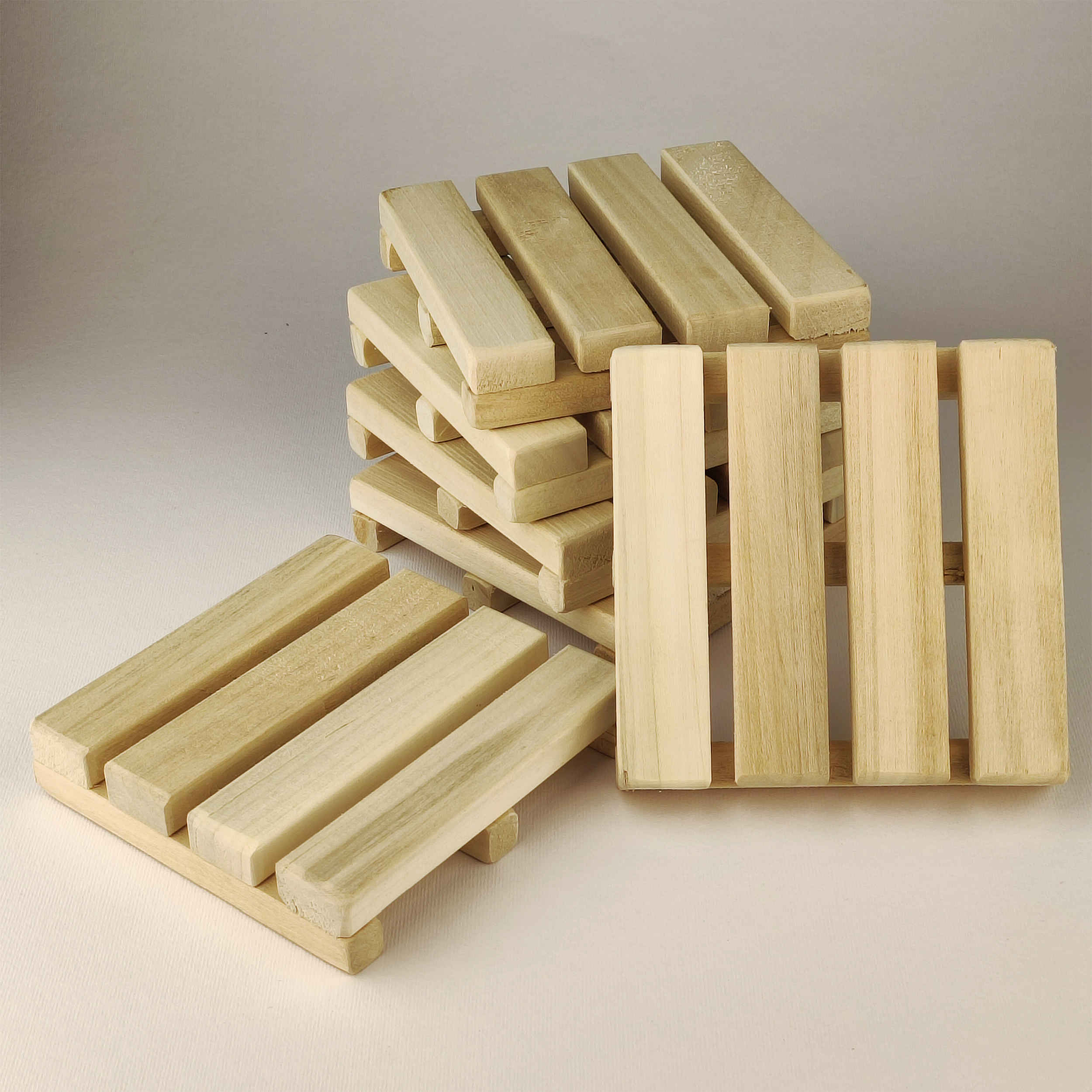 Stijlvolle Mini Pallets Houten Onderzetters – Absorberend & Trendy Tafelaccessoire