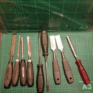 Houtsnijguts Set, 12 Verschillende Stijlen met Leren Etui