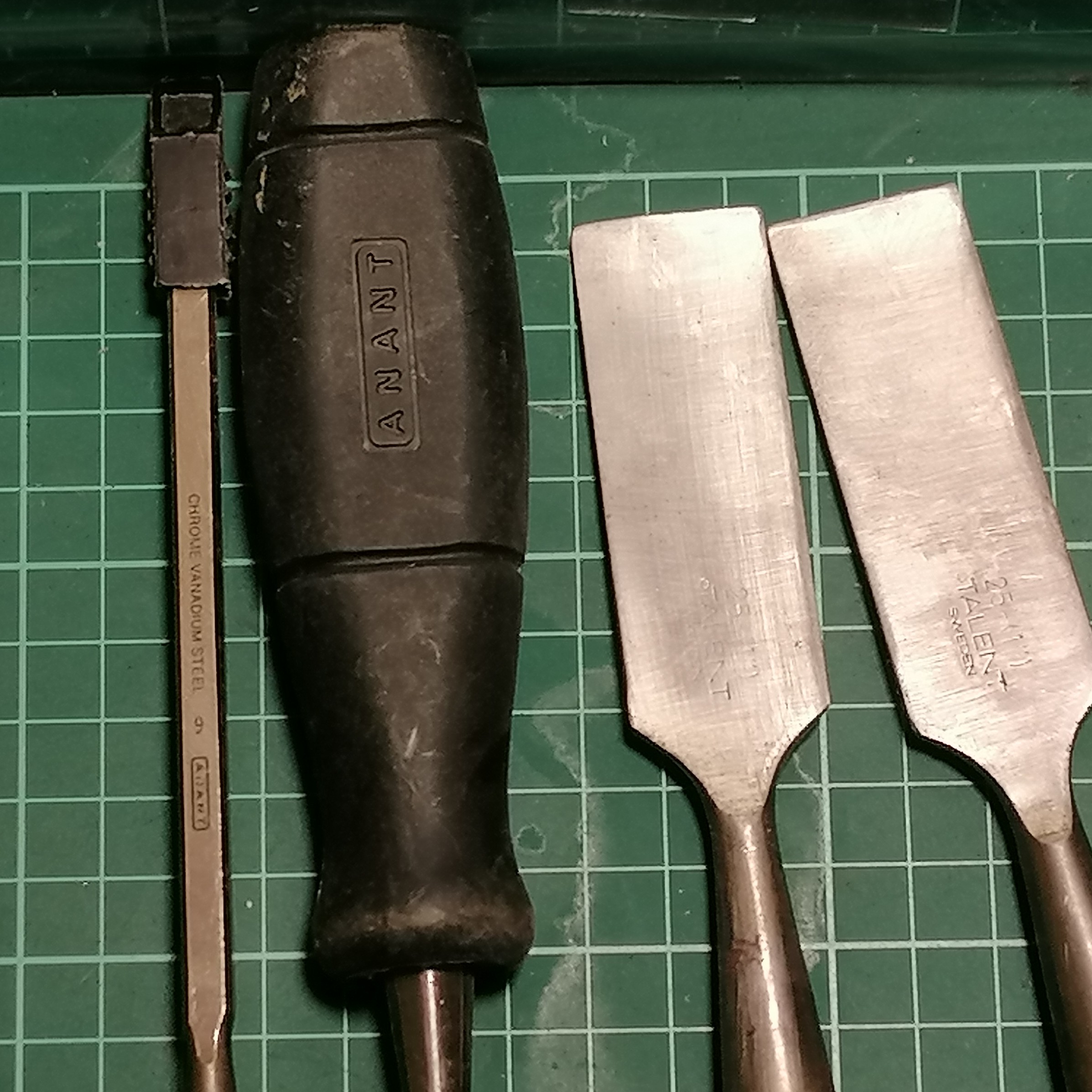 Houtsnijguts Set, 12 Verschillende Stijlen met Leren Etui