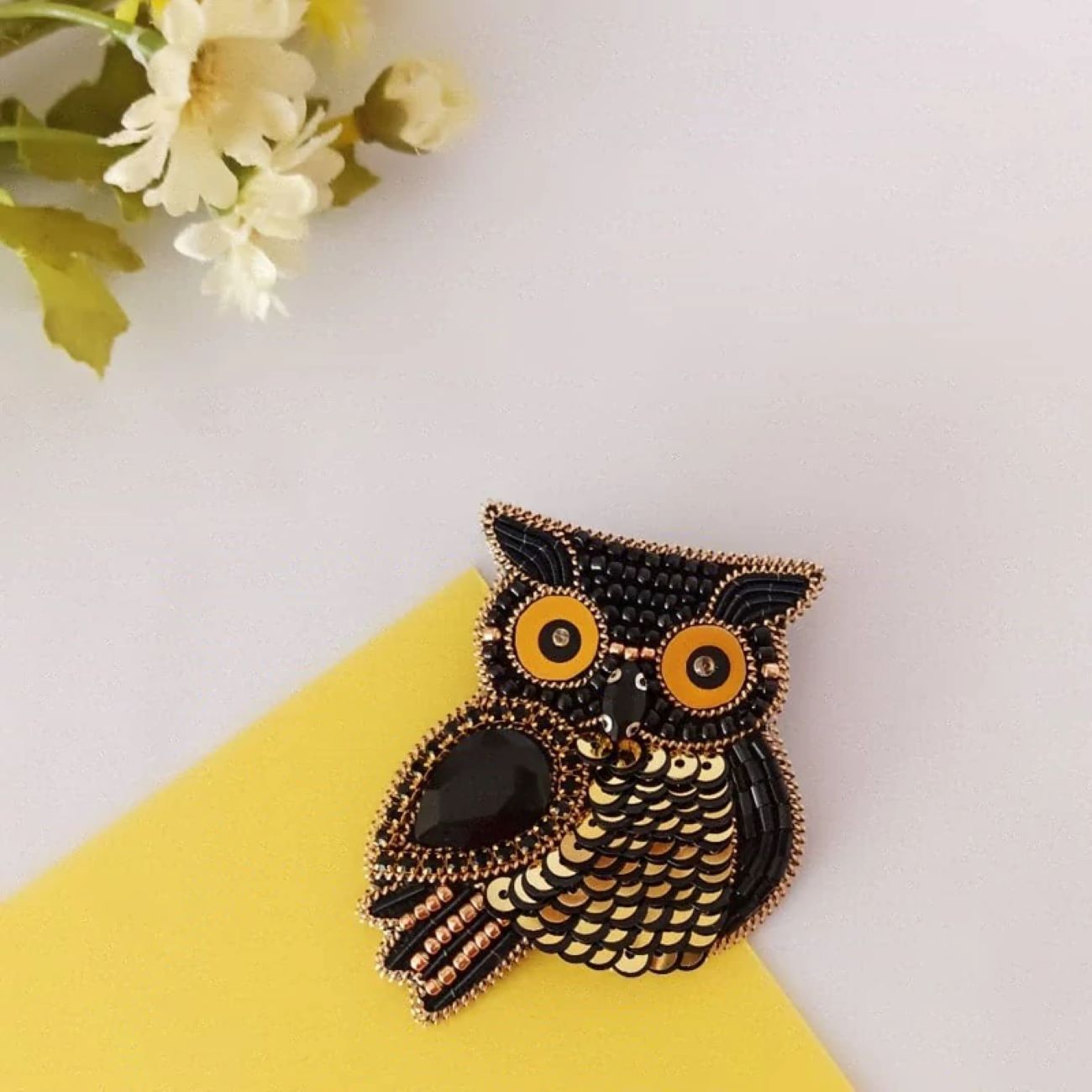 Verrukkelijke Geborduurde Uil Broche – Mystiek en Charmant