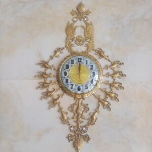 Elegante ruitvormige messing wandklok met vogelontwerp