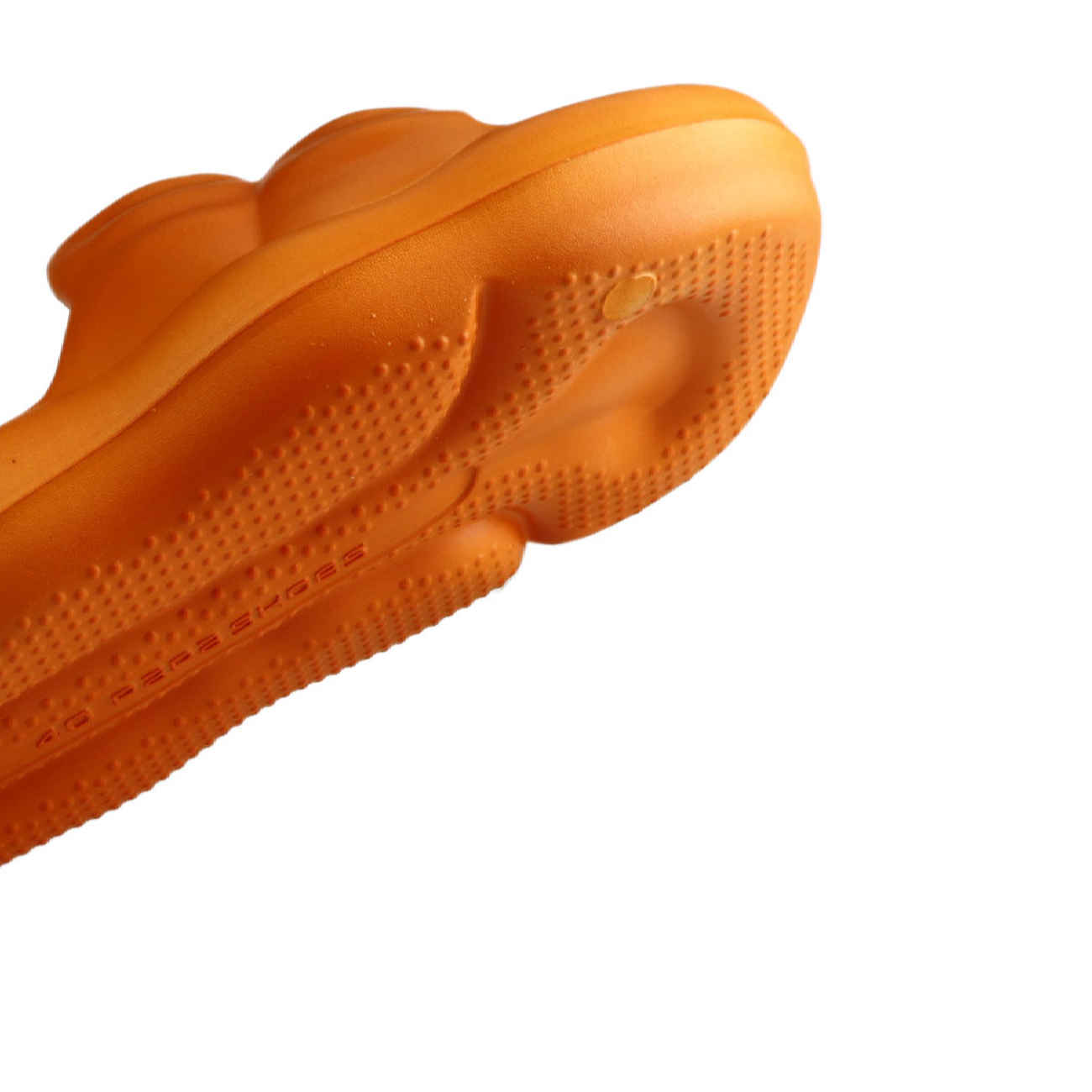 Zachte Slipper voor Binnen & Buiten Gebruik – Lichtgewicht & Duurzaam in Oranje