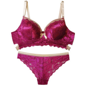 Magenta Lingerieset – Voorgevormde BH & String – Bloemenpatroon