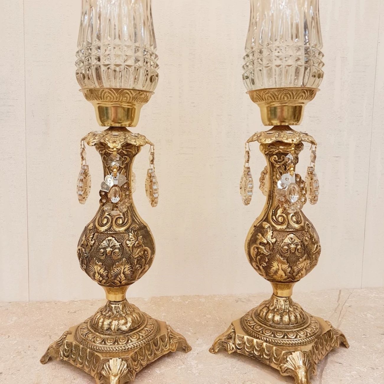 Bronzen Kandelaar met Bloemdetail