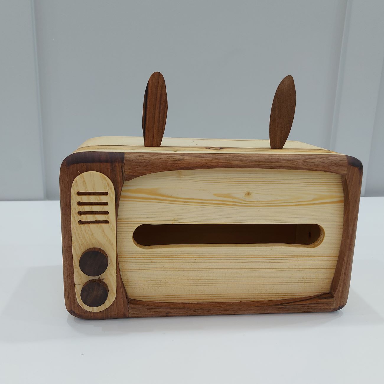 Decoratieve Houten Tissue Omslag met Vintage TV Ontwerp