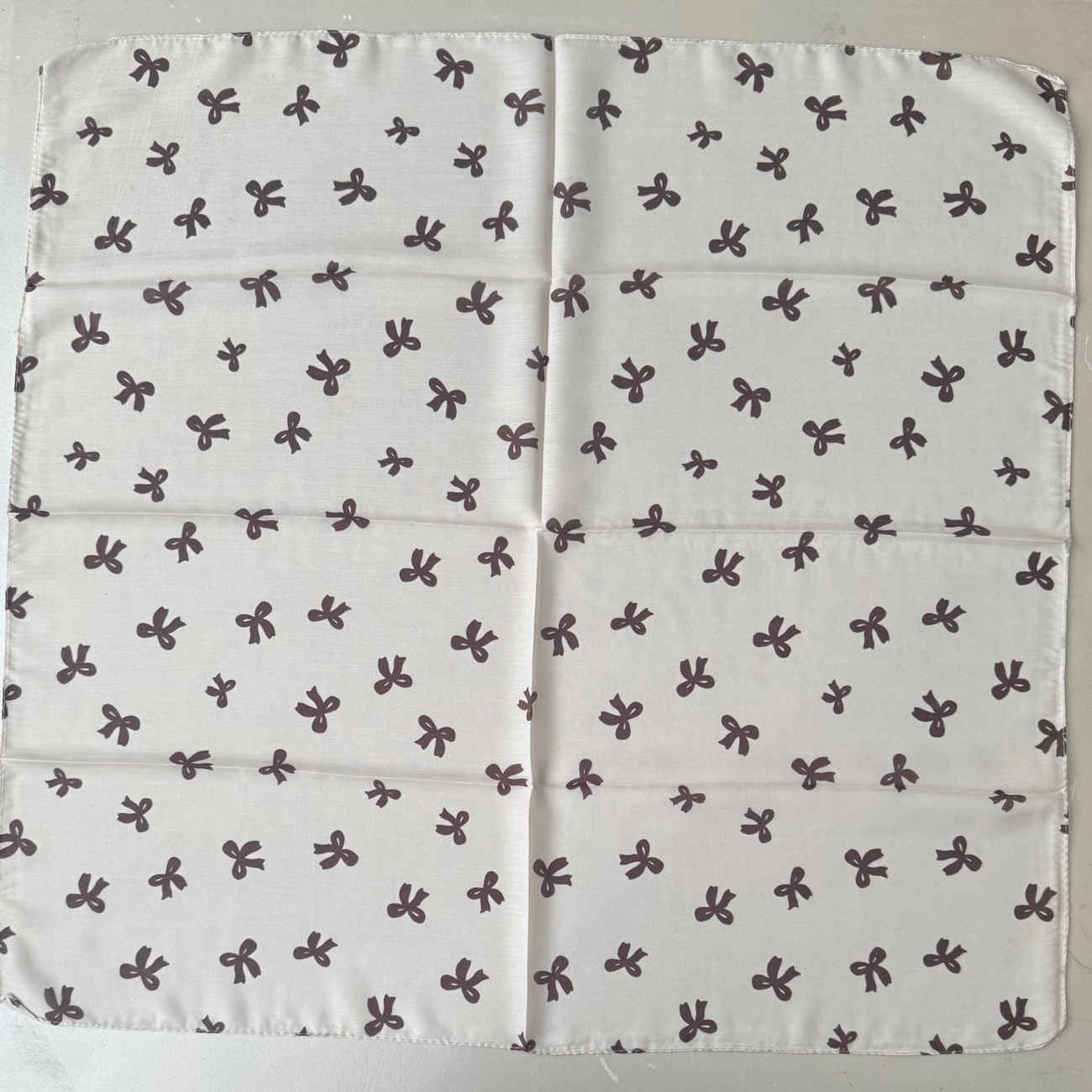 Crème Mini Hoofddoek met Strik – Vierkant Katoen