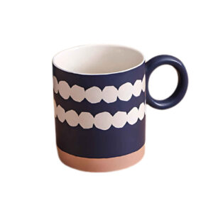Elegante navy blauwe keramische mok met parelontwerp
