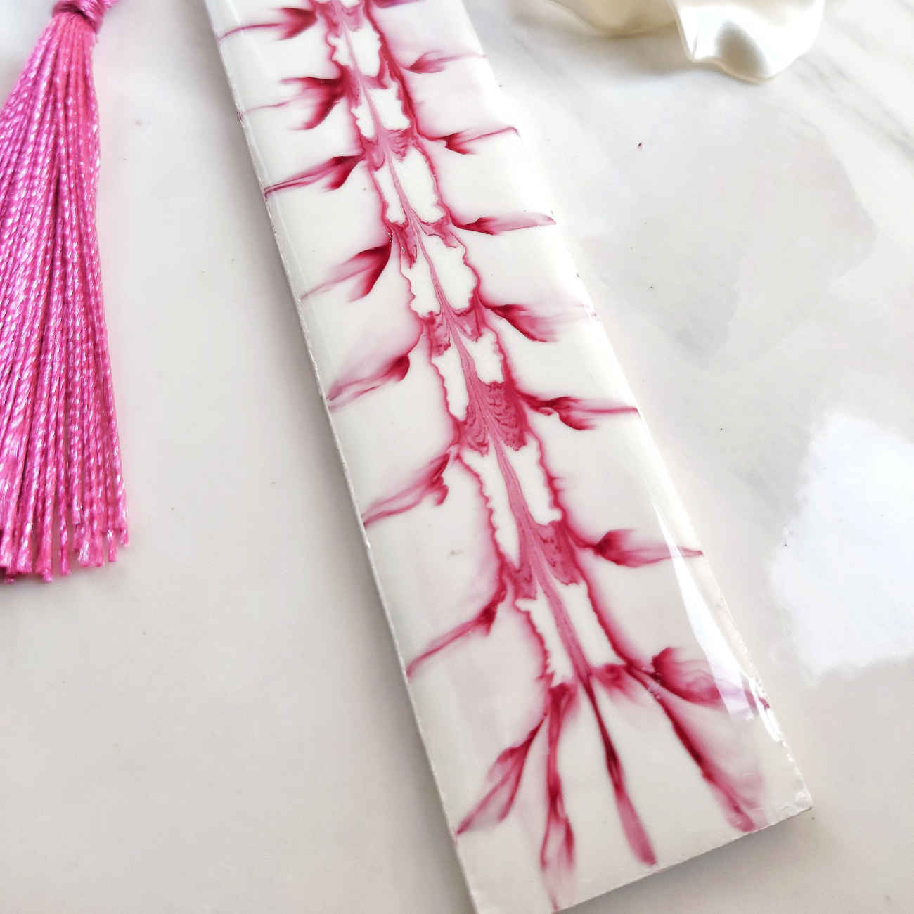 Prachtige Wit & Roze Handgemaakte Bladwijzer – Attent Cadeau voor Lezers, Schrijvers & Dagboek Fans