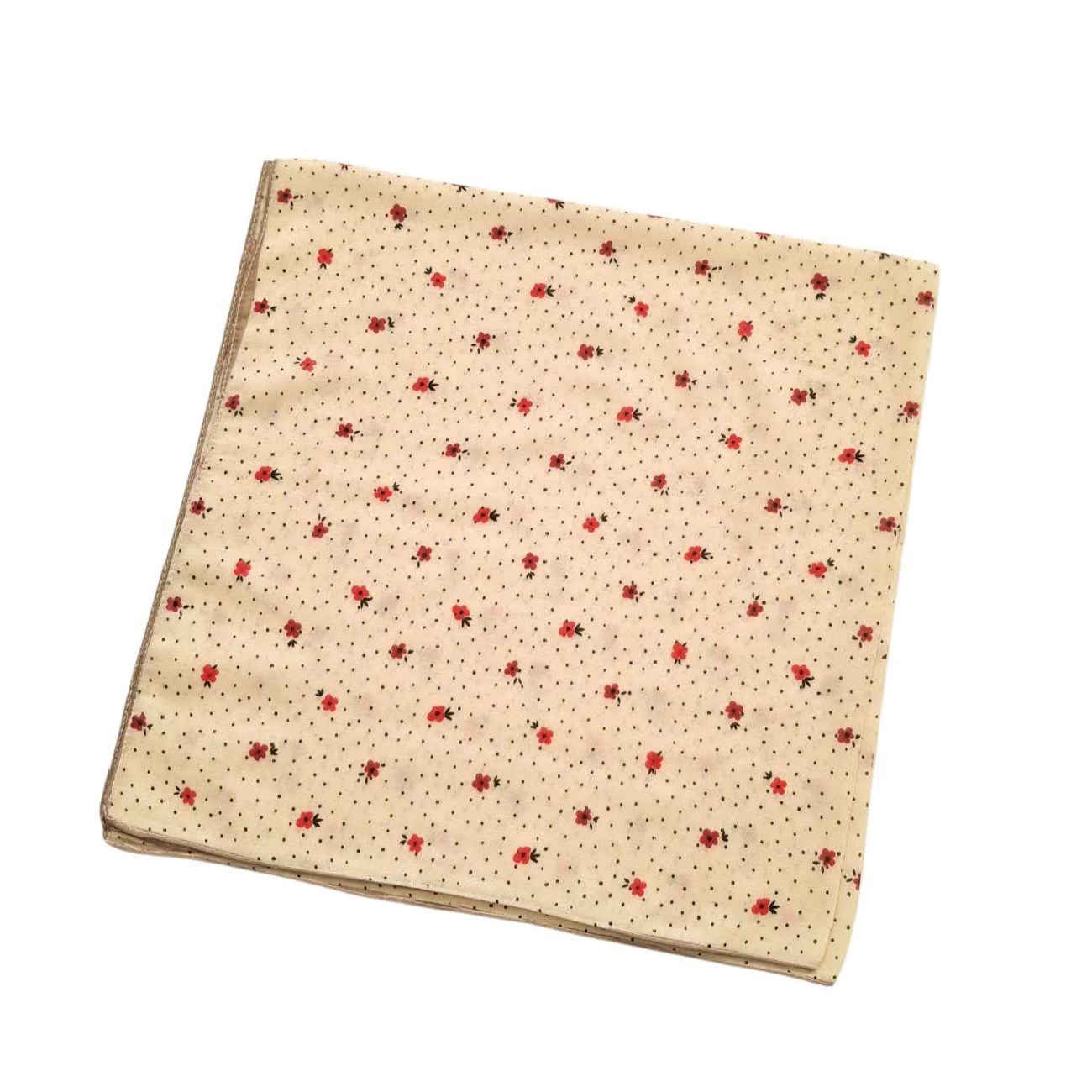 Zachte Crème Hoofddoek met Fijne Bloemen – Esthetische & Bescheiden Mode