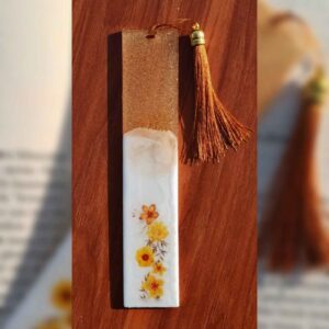 Warme Neutrale Bladwijzer – Handgemaakt Boho-Geïnspireerd Accessoire met Bloemontwerp