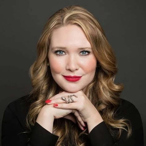 Sarah J. Maas